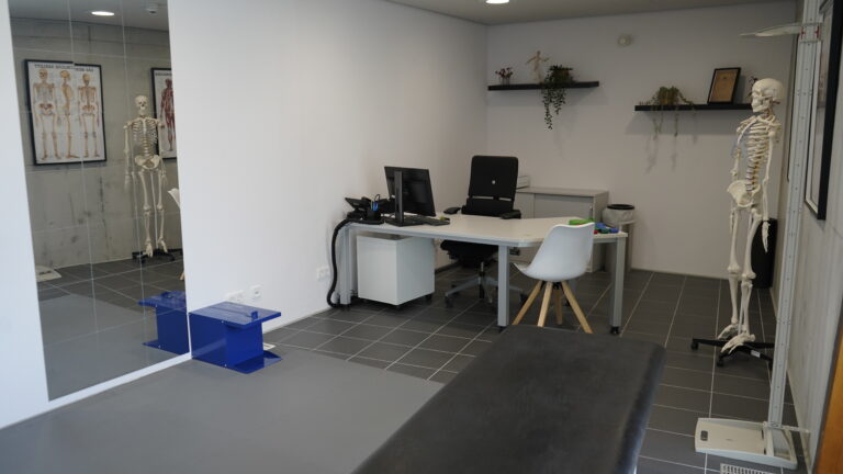 Gesundheitscheck_Raum_Tisch